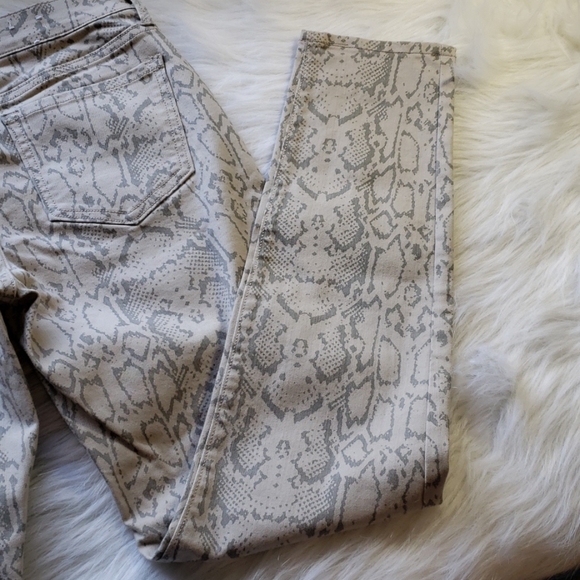 NWOT Rockstar Old Navy Jeans - Picture 8 of 9